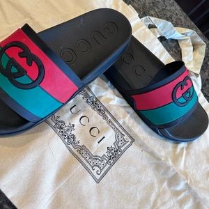 Size 11 interlocking Gucci DD